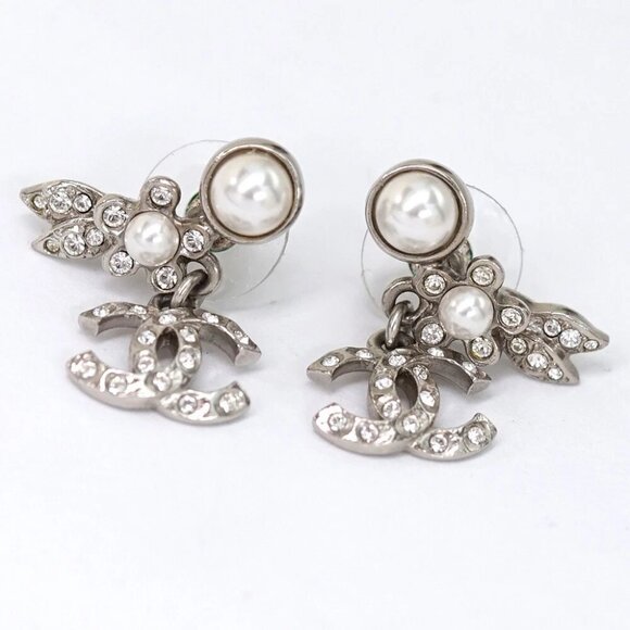 CHANEL CC Logo Rhinestone Pearl Flower Stud Earrings Silver Tone C21B Auth w/Box - Picture 1 of 6
